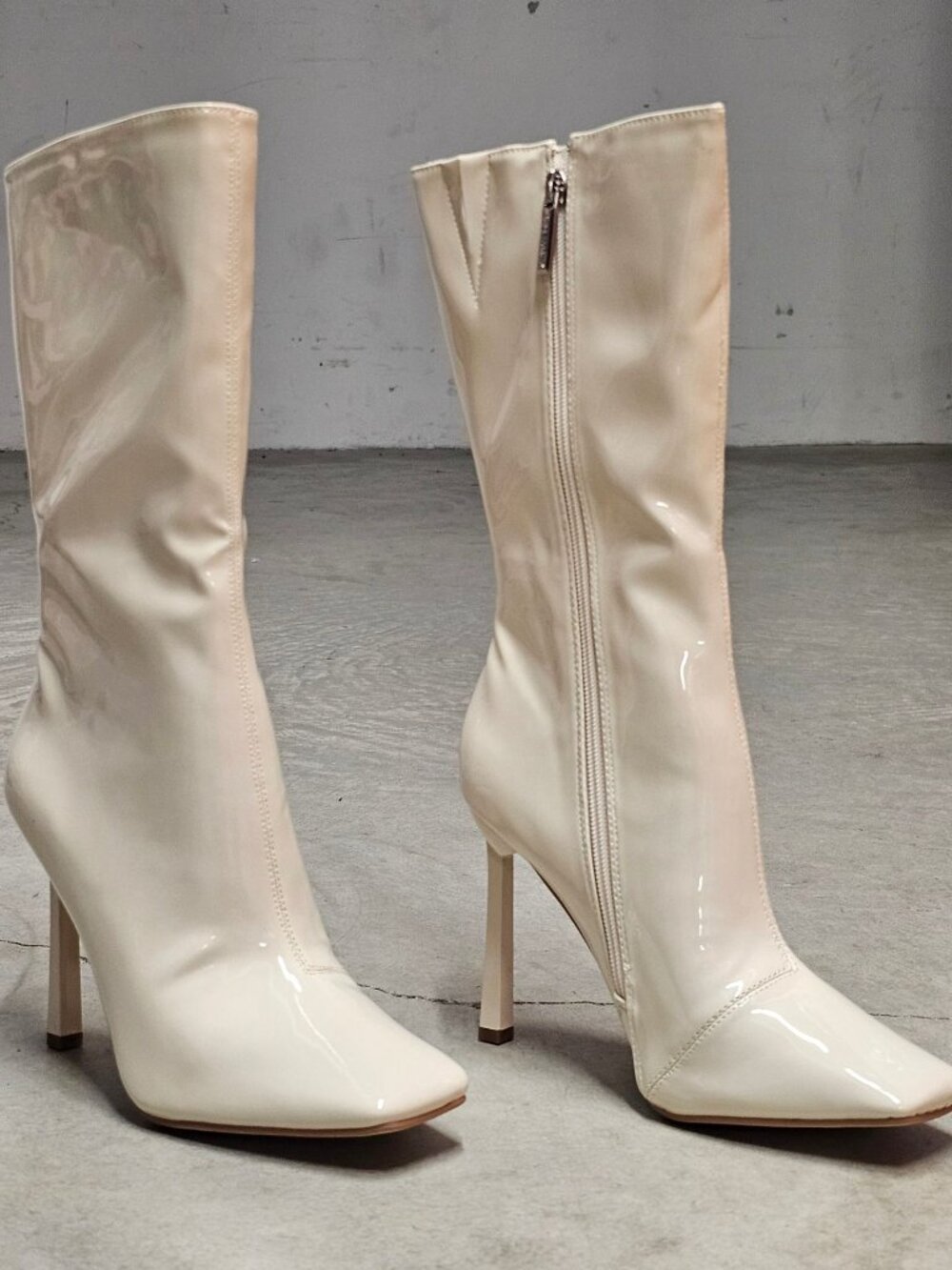 Off White Patent Leather Knee-High Stiletto Heel Boots With Side Zippers Square